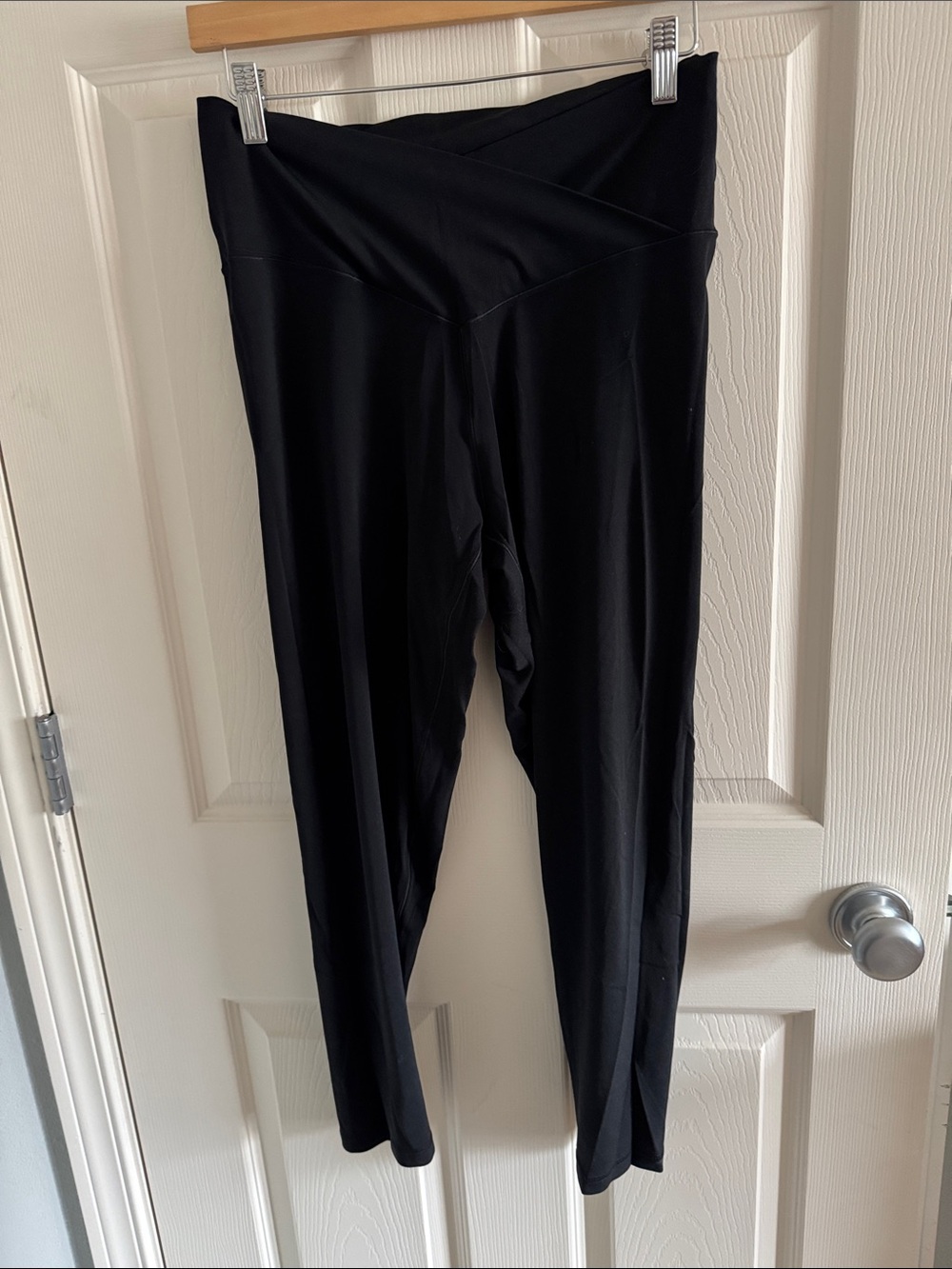 aerie Black High-Waist V-Waistband Leggings